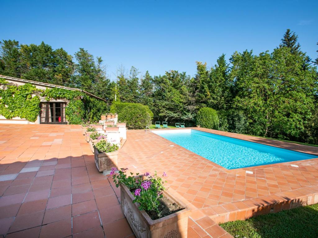 Basen w obiekcie Holiday Home Bardeggiano - Caterina 8 - COL243 by Interhome lub w pobliżu