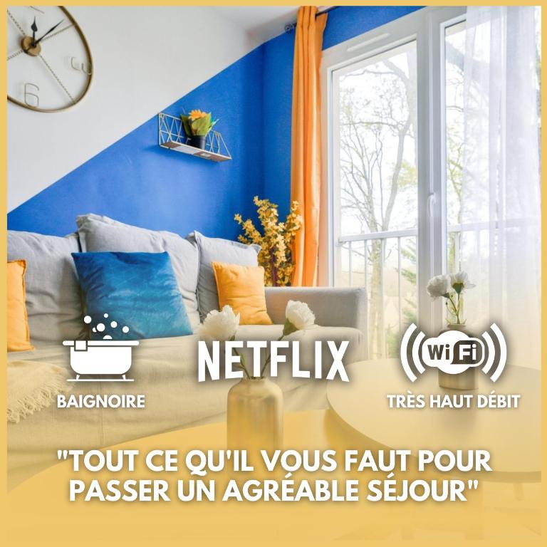 - un panneau pour un salon avec un canapé dans l'établissement Le Cosy Yellow Appartement lumineux à 5 min de la Gare d'Evry avec parking gratuit, Évry-Courcouronnes
