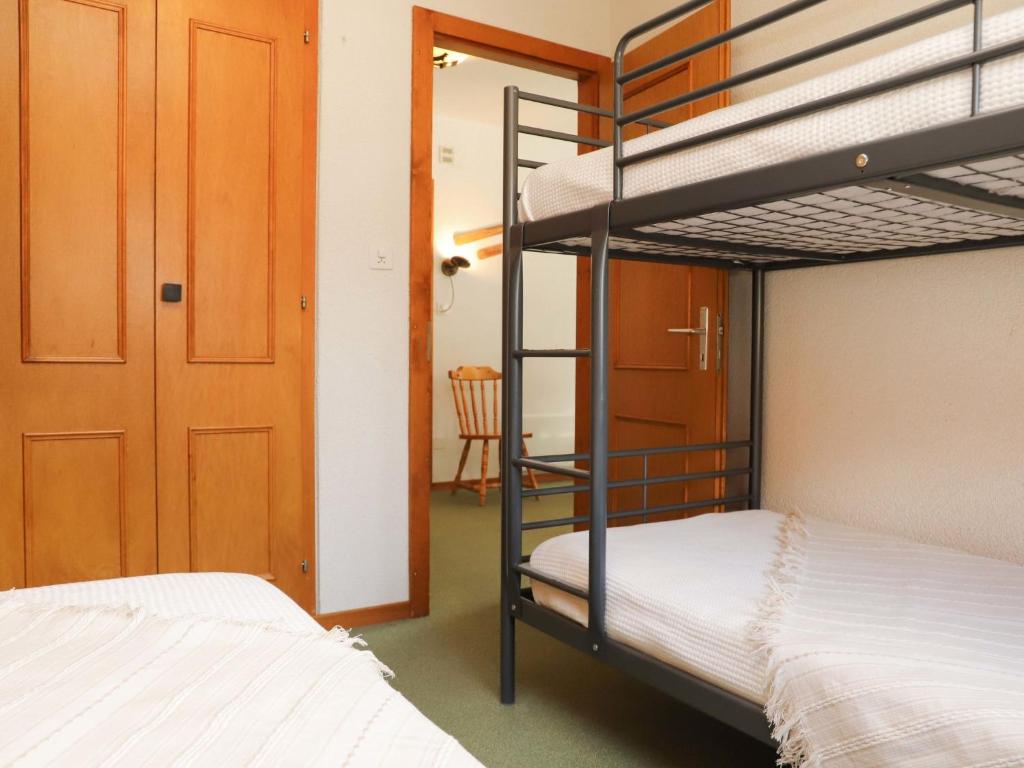 Postel nebo postele na pokoji v ubytování Apartment Le Sporting 213 by Interhome