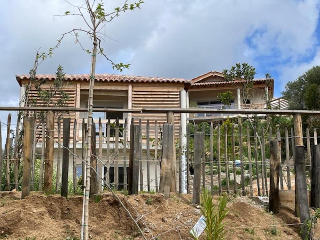Photo de la galerie de l'établissement Les Guetalis du Rocher et Village, à Monacia-dʼAullène