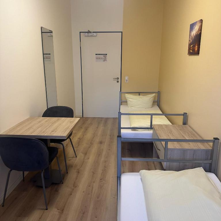 Postel nebo postele na pokoji v ubytování Low Budget Hostel