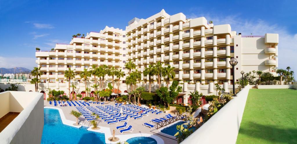 Bazén v ubytování Ibersol Almuñecar Beach & Spa Hotel nebo v jeho okolí