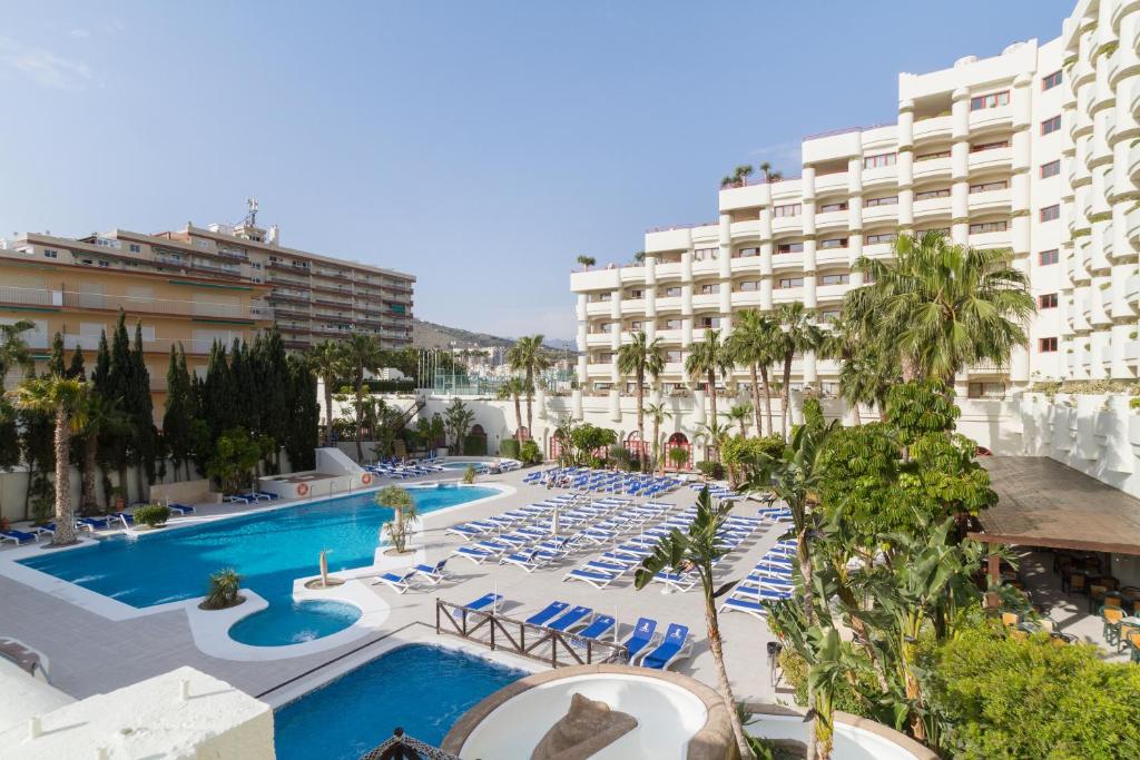 Bazén v ubytování Ibersol Almuñecar Beach & Spa Hotel nebo v jeho okolí