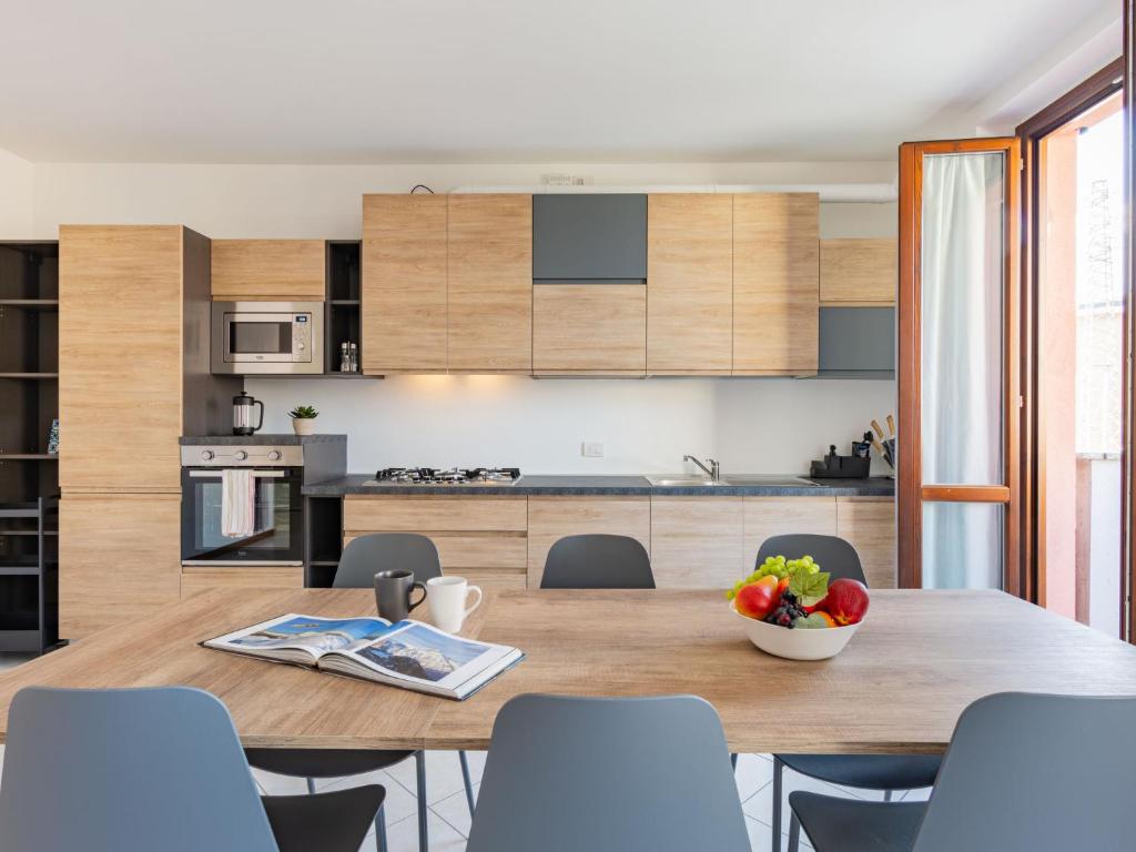 Kuchyň nebo kuchyňský kout v ubytování Apartment Platani by Interhome