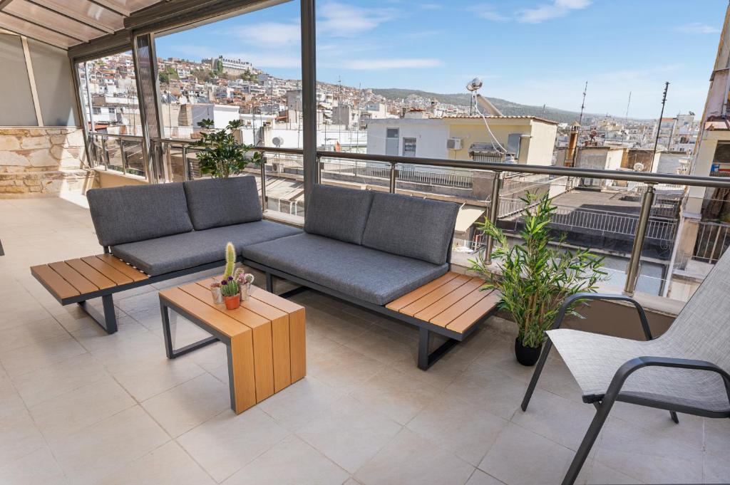 Μπαλκόνι ή βεράντα στο Bella Vista Apartment in the city center by BiNoBi!