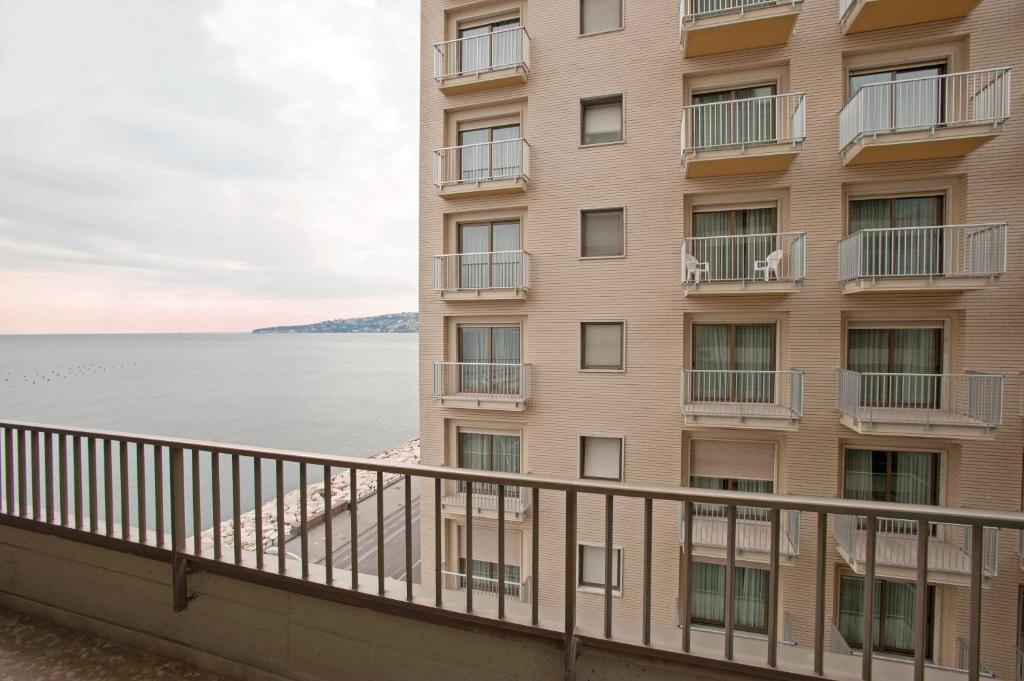 
Double or Twin Room with Partial Sea View
