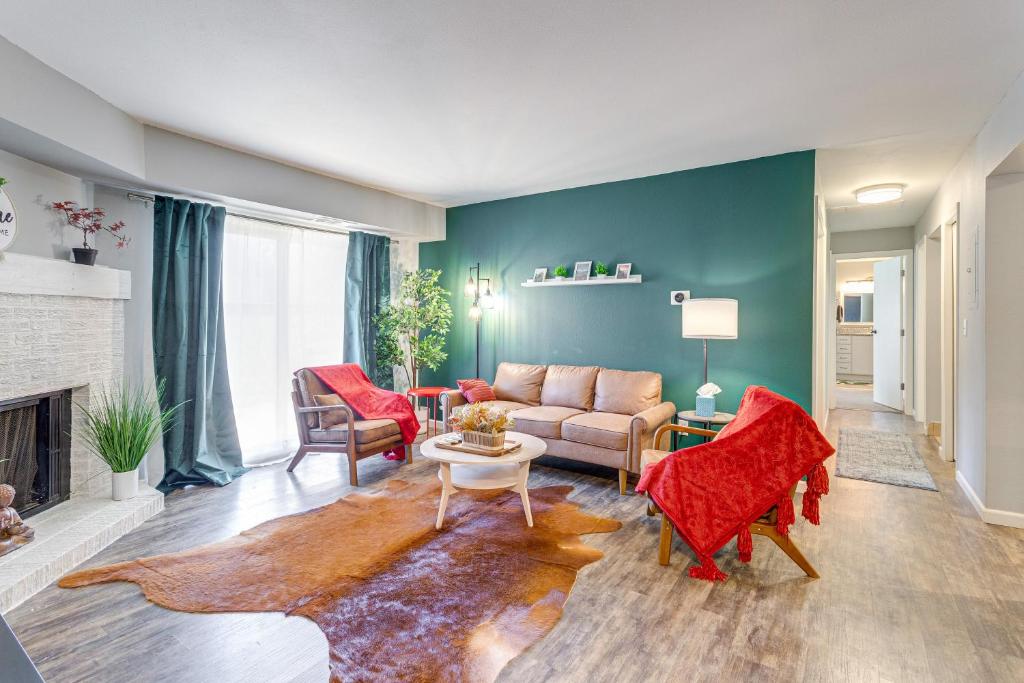 View of Lovely Aurora Condo with Private Patio!, USA - Booking.com