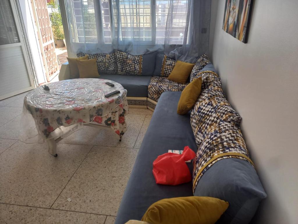 a living room with a couch and a table at RABATCENTRALRESIDENCE in Rabat