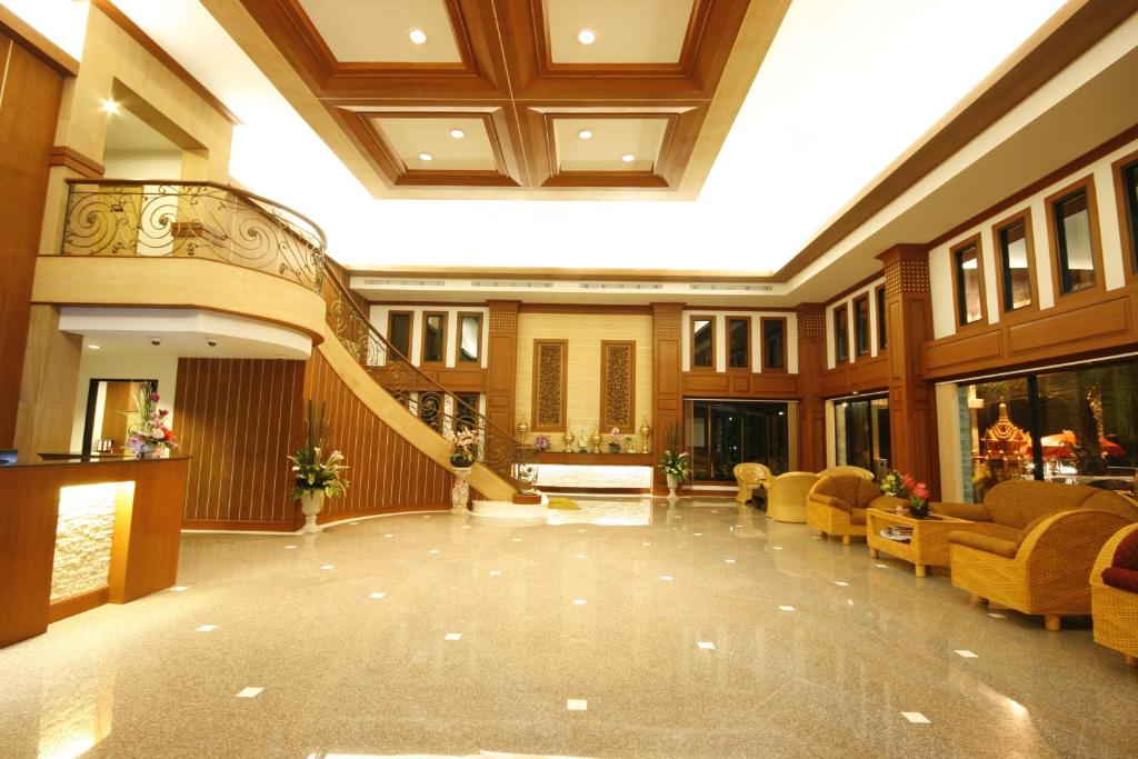 Posezení v ubytování Chiangrai Grand Room Hotel