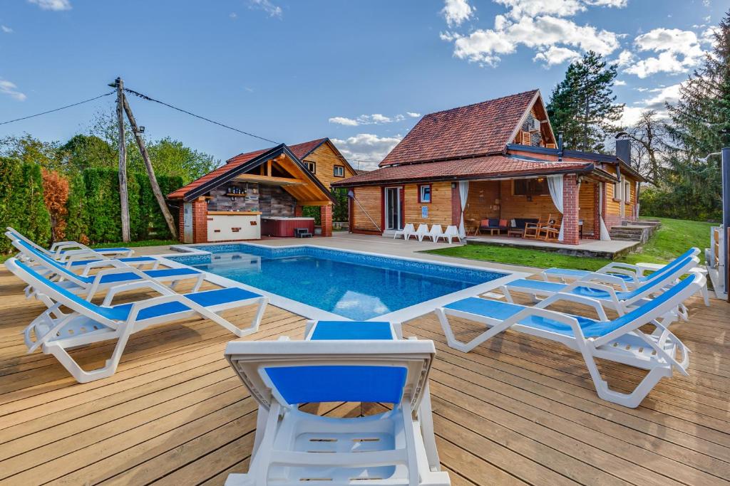 Bazén v ubytování Peaceful Villa in Gornje Dubrave with Private Pool nebo v jeho okolí