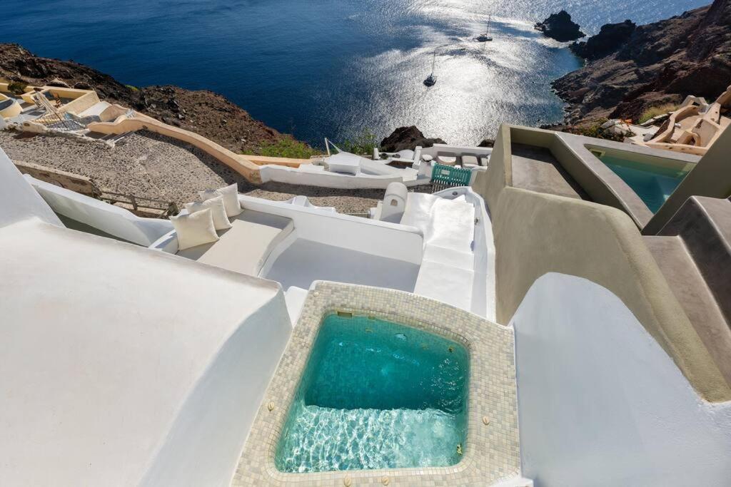 Gallery image of SEACREST VILLA-VOLCANO VIEW in Oia