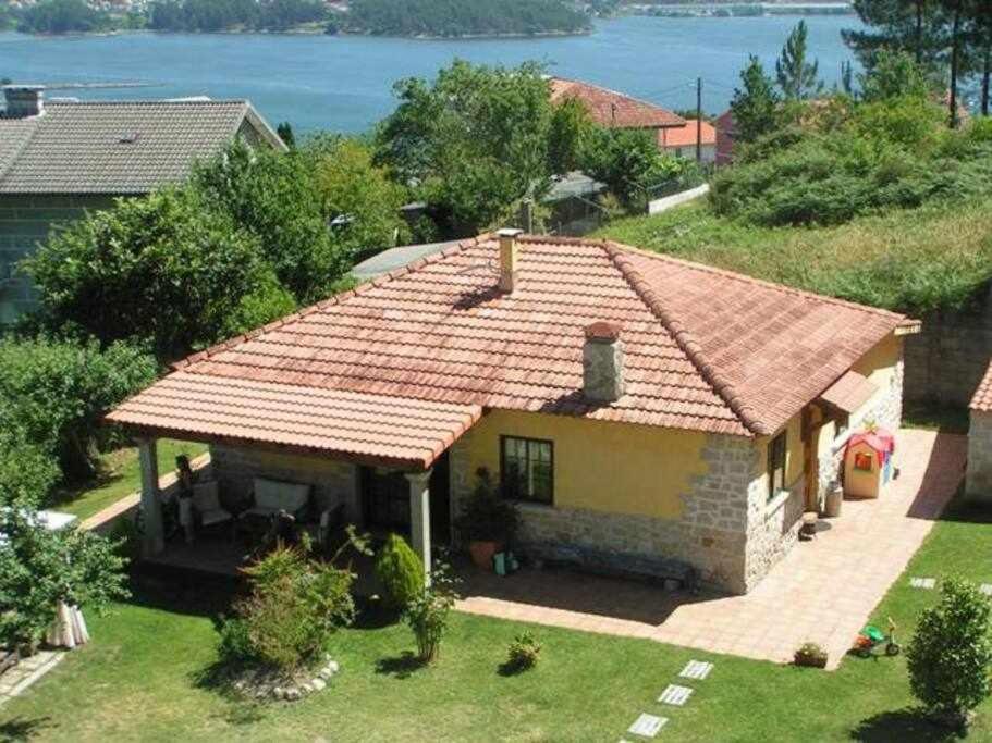 Casa Rural Pontevedra con piscinajardínbarbacoa - Casa De Cuatro Dormitorios