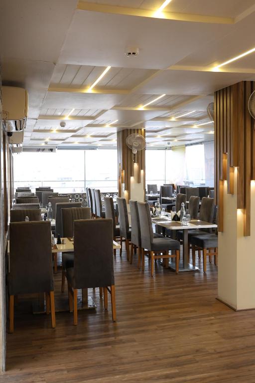 Restaurace v ubytování HOTEL DEVA INN