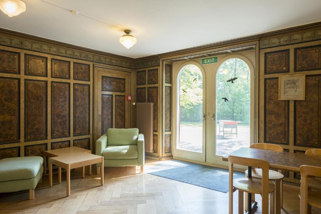 Posezení v ubytování Schaffhausen Youth Hostel
