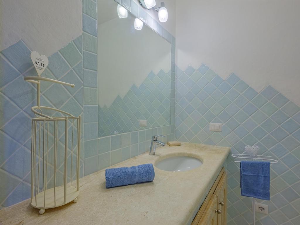 Kúpeľňa v ubytovaní Sardinia Family Villas - Villa Brunilde with private pool