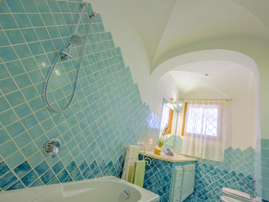 Kúpeľňa v ubytovaní Sardinia Family Villas - Villa Brunilde with private pool