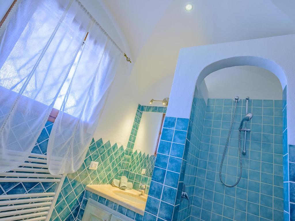 Kúpeľňa v ubytovaní Sardinia Family Villas - Villa Brunilde with private pool