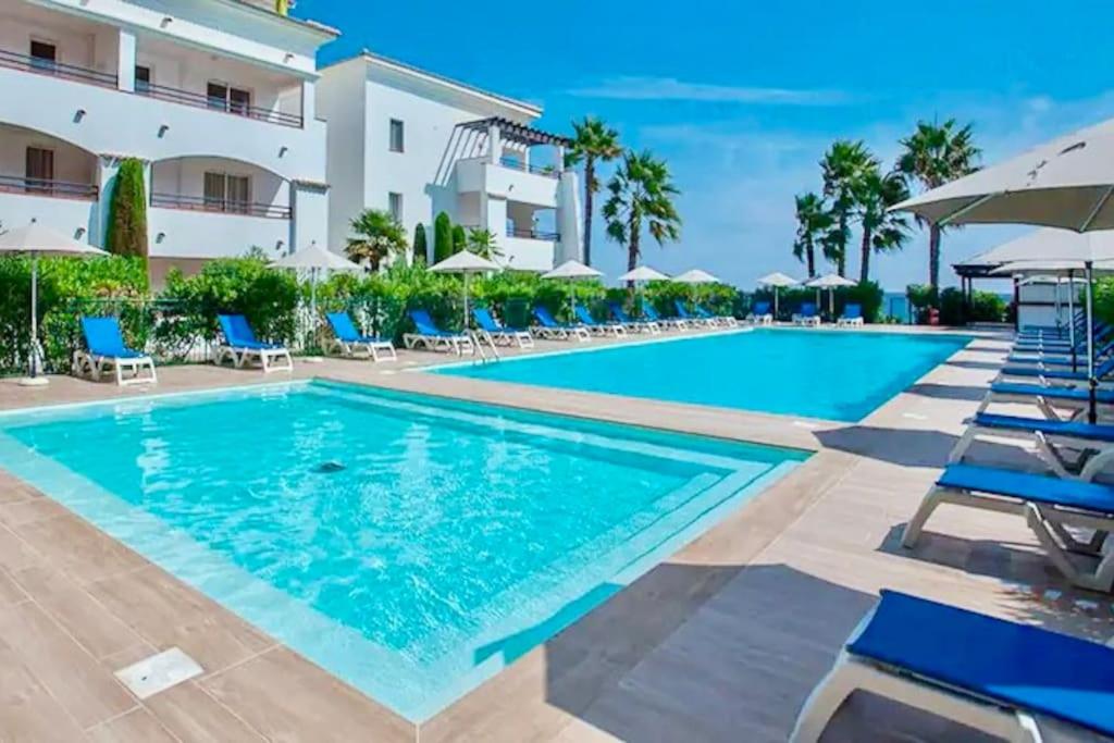 Bazén v ubytování Appartement en bord de mer avec piscine nebo v jeho okolí