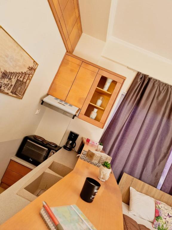 Kuchyň nebo kuchyňský kout v ubytování Kalogria Beach Apartments