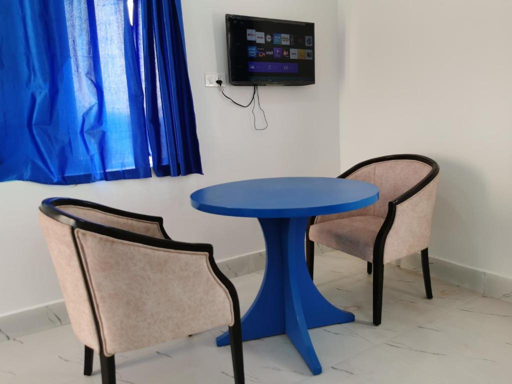 TV a/nebo společenská místnost v ubytování Chairosana Mansion