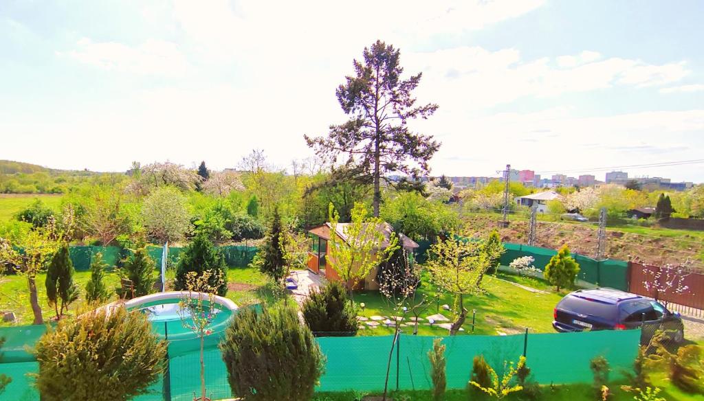Vista de la piscina de Garden House o alrededores