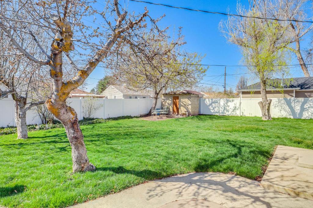 Zahrada ubytování Charming Orem Home with Yard - Near BYU and UVU!
