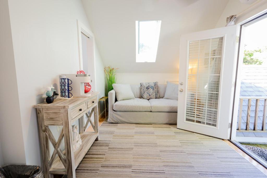 Allen Harbor Rentals - Suite