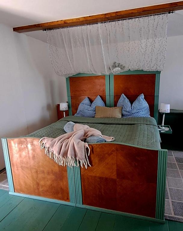 Posteľ alebo postele v izbe v ubytovaní Gemütlichkeit am Vierkanthof - Apartment 2
