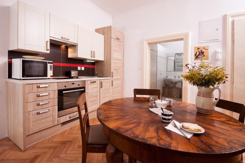 Prague Siesta Apartments - Two-Bedroom Apartment With Balcony