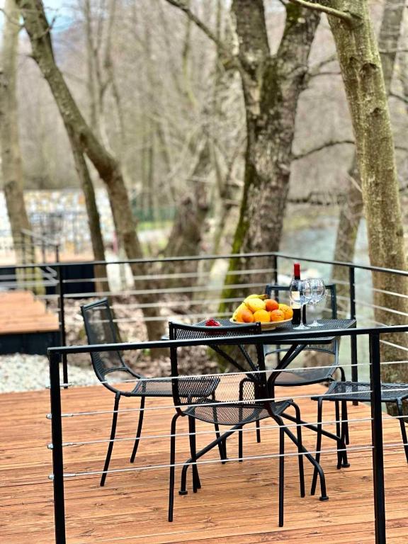 Fotografie z fotogalerie ubytování Blisku do Gradot - Riverfront Luxury Cabins v destinaci Skopje