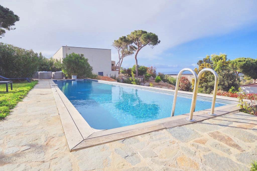 Bazén v ubytování Villa avec jardin et piscine nebo v jeho okolí