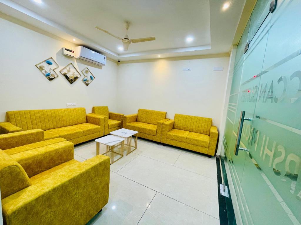 Posezení v ubytování Deccan Suites, Tirupati