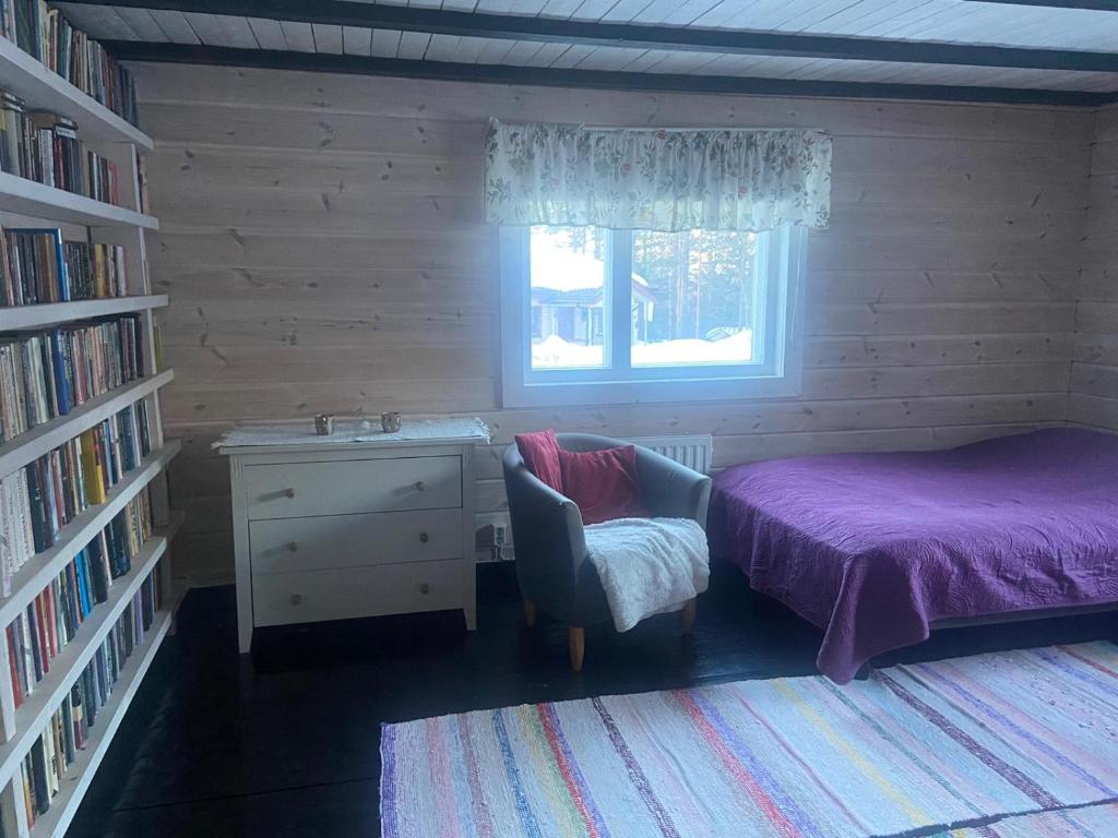 En eller flere senge i et værelse på Guesthouse Rakka