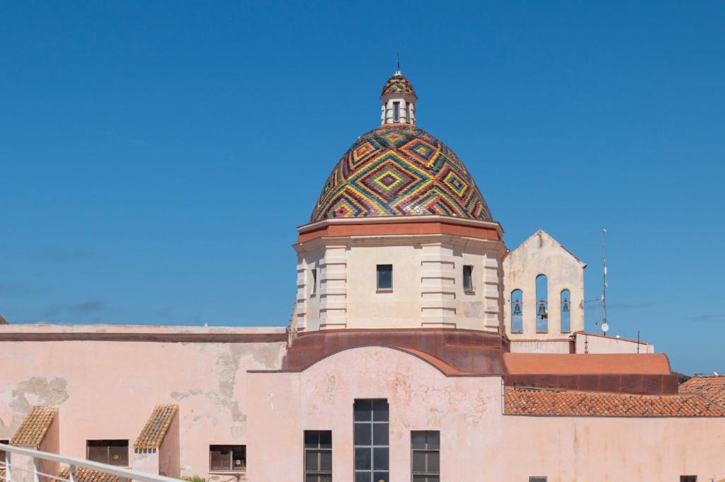 a building with a dome on top of it at San Michele Suites&Rooms in Alghero