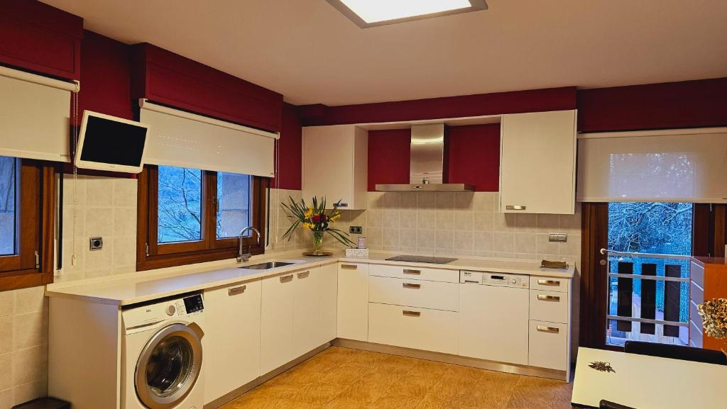 Kuchyň nebo kuchyňský kout v ubytování Casa Rural Simonan Borda