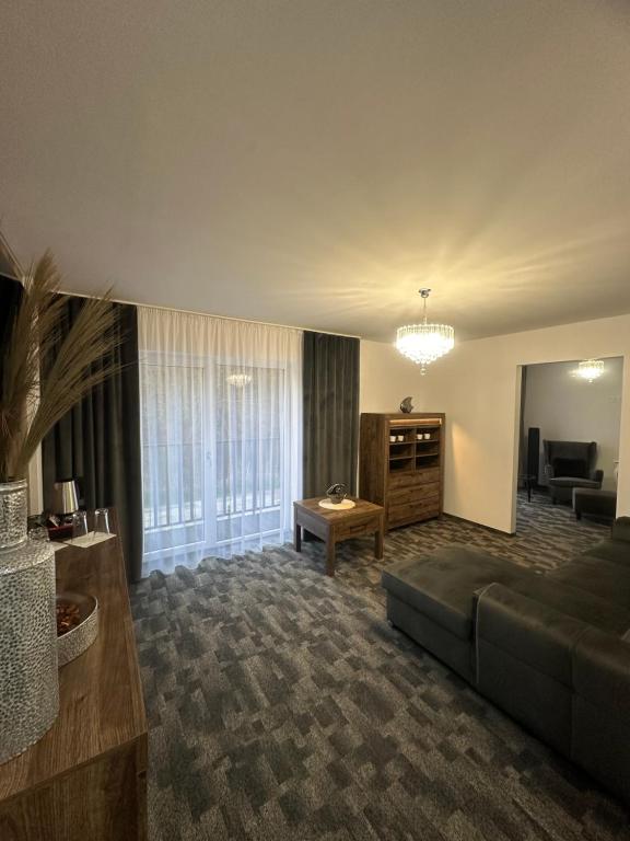 TV a/nebo společenská místnost v ubytování Marina Resort Chłopy