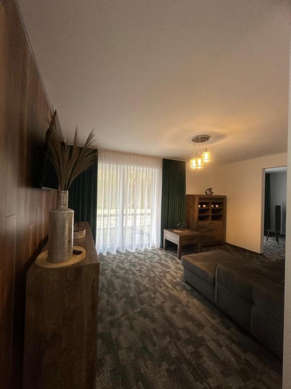 TV a/nebo společenská místnost v ubytování Marina Resort Chłopy
