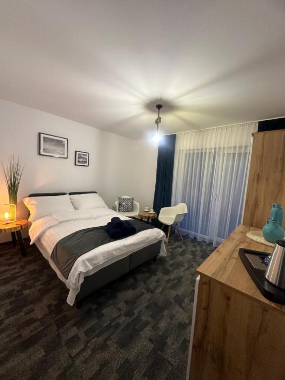 Postel nebo postele na pokoji v ubytování Marina Resort Chłopy