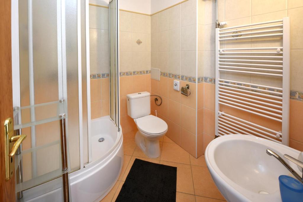 Koupelna v ubytování Apartmany ZEA