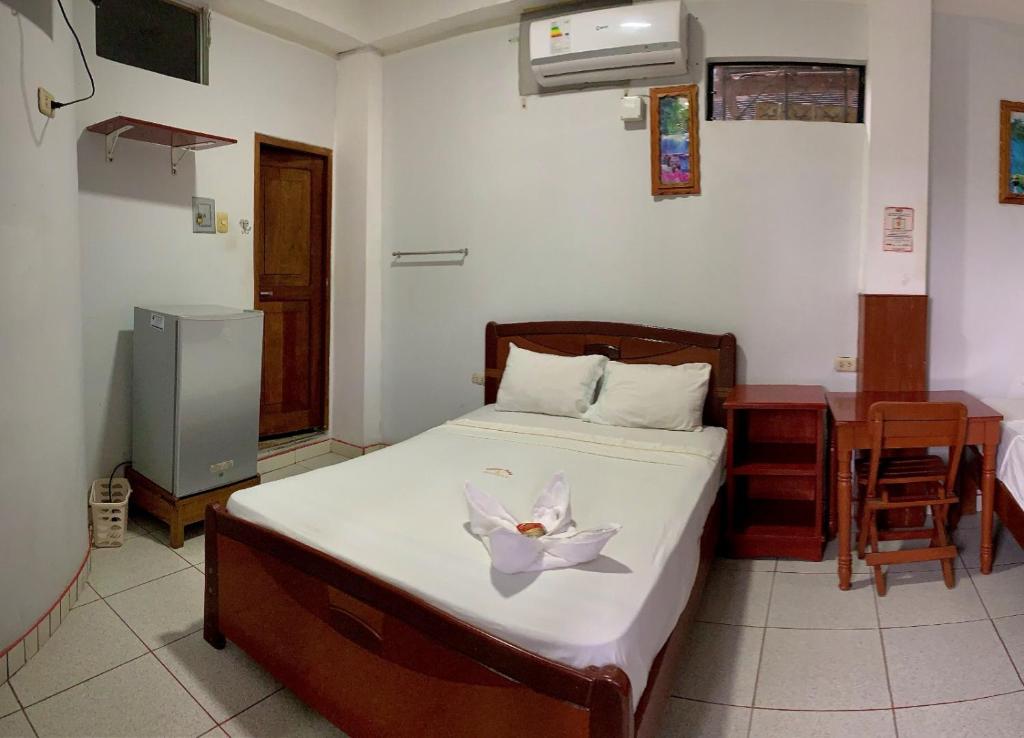 Una cama o camas en una habitación de Hostal Ventura Isabel