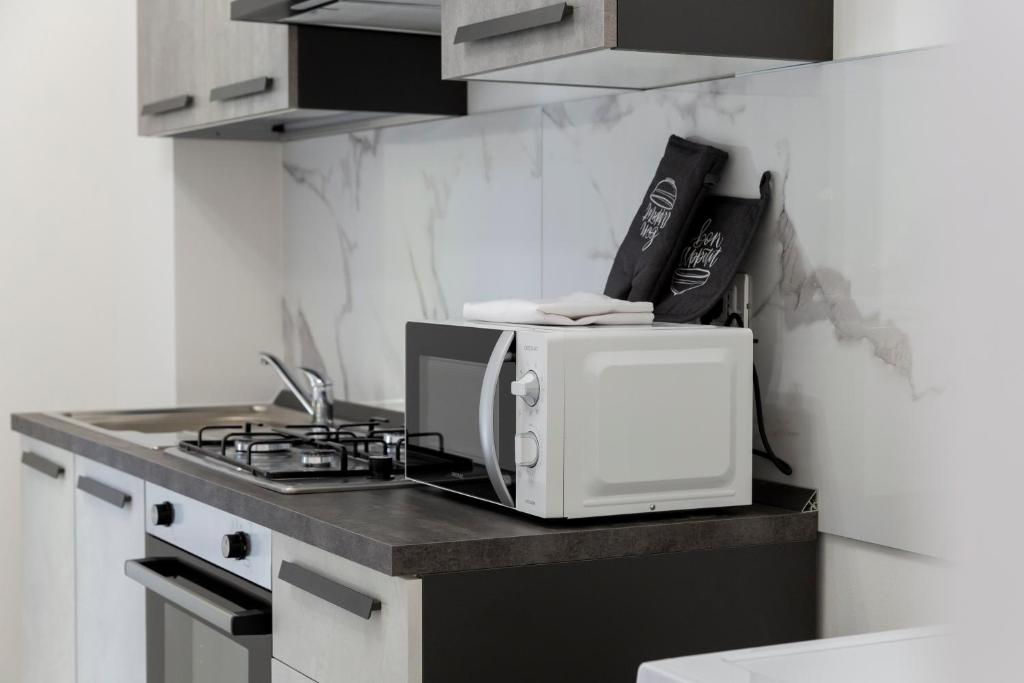 Kuchyň nebo kuchyňský kout v ubytování Shiny Rooms Verona