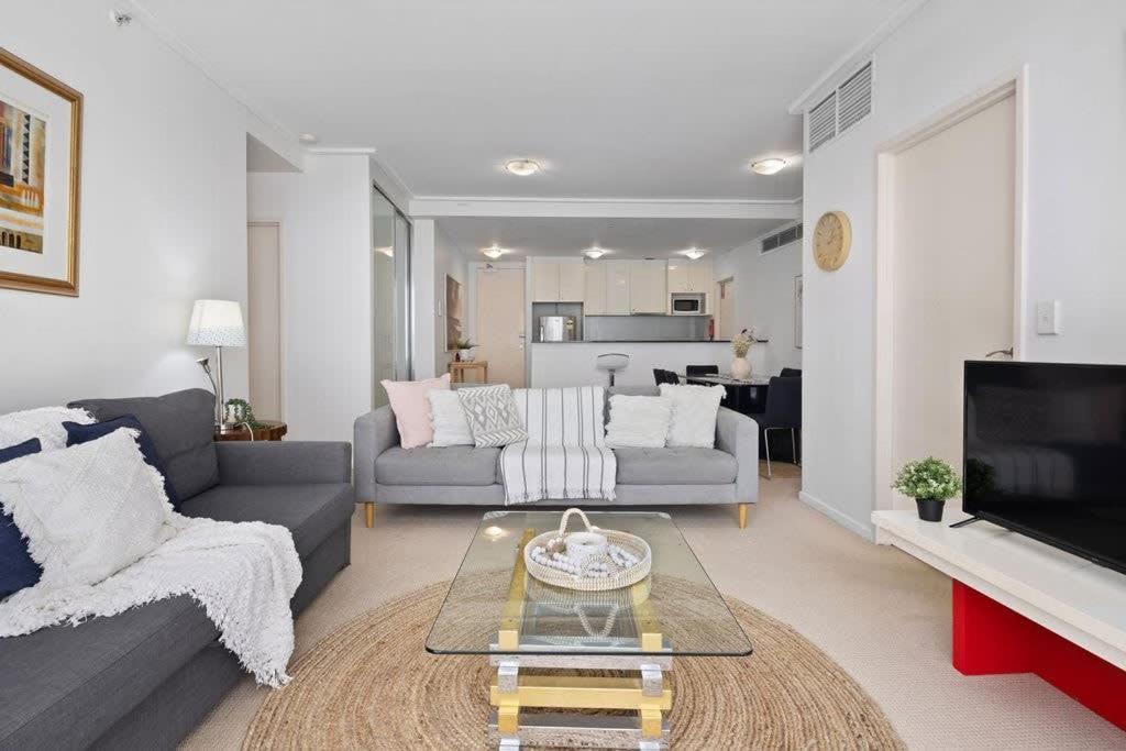 Area soggiorno di A Comfy 2BR Apt for 7 Next to Darling Harbour