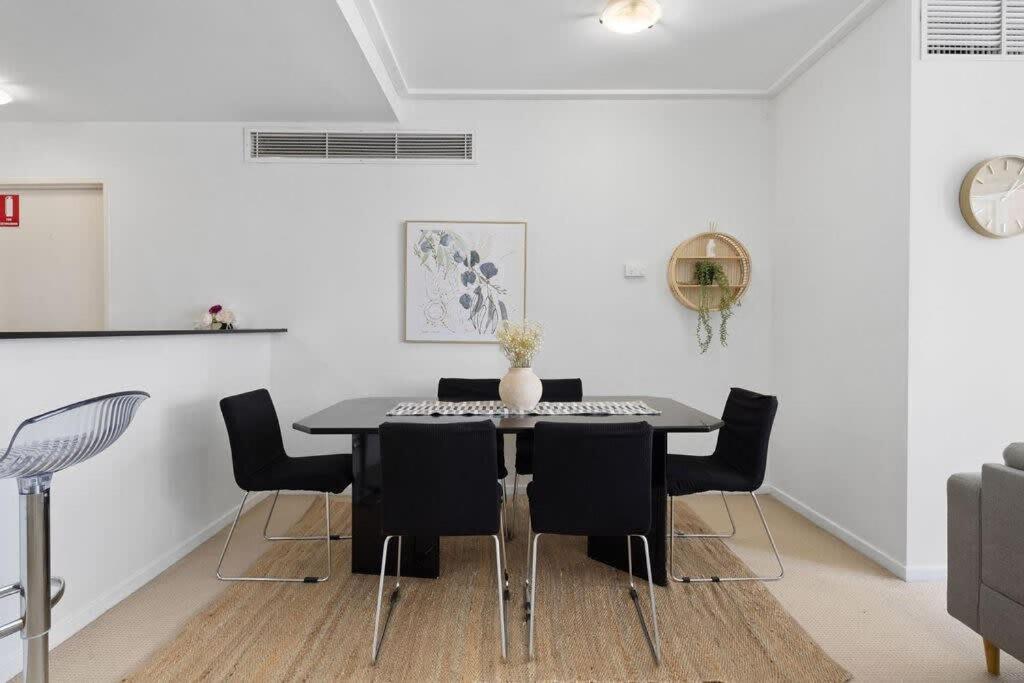 Foto dalla galleria di A Comfy 2BR Apt for 7 Next to Darling Harbour a Sydney
