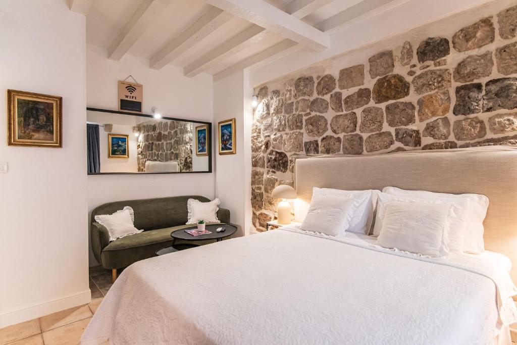 Old Town City Center Apartments - 11