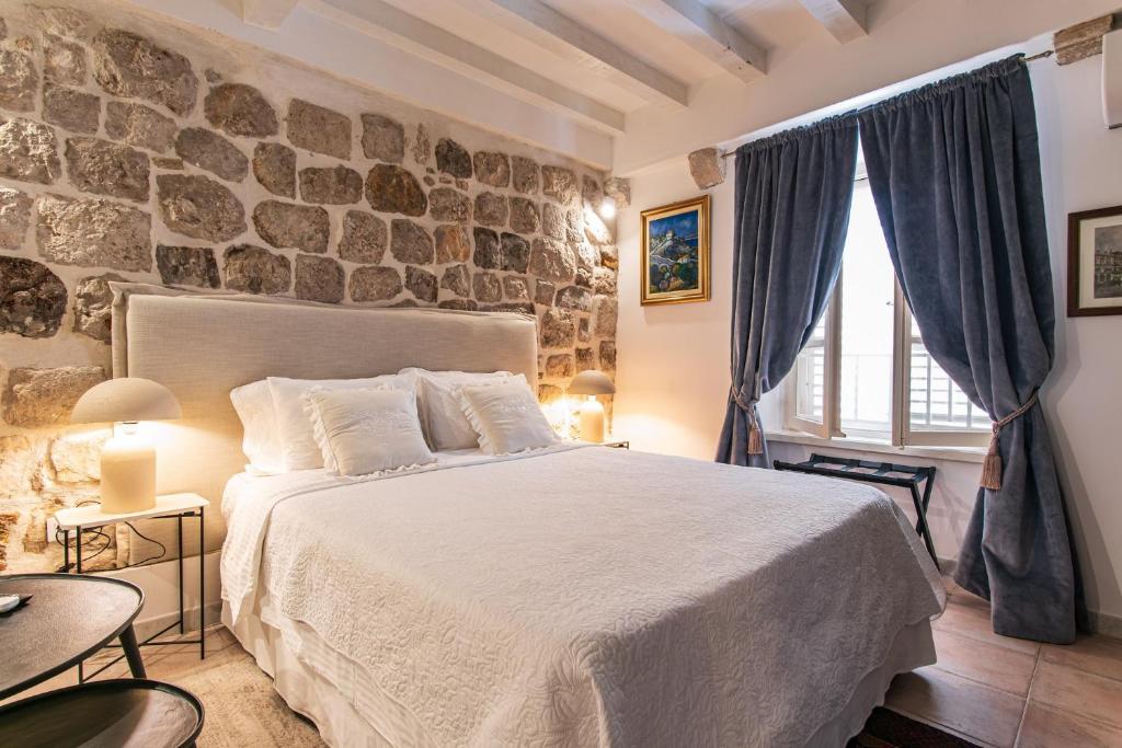 Old Town City Center Apartments - 17