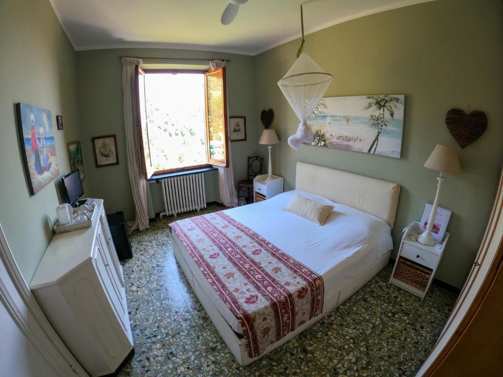 a bedroom with a bed and a window at B&B Tre Mari Portofino -Nestled in Nature- in Portofino