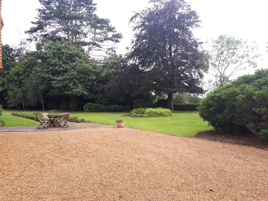 a park with a picnic table in the middle of a yard at Rural Retreat near Dorking in Dorking