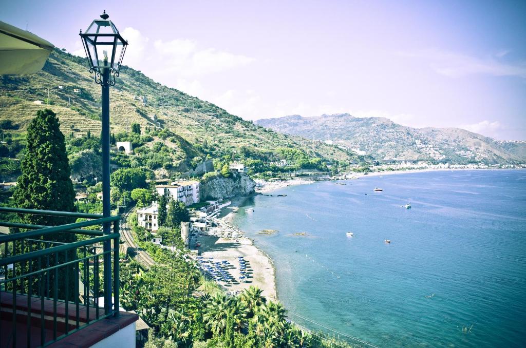Afbeelding uit fotogalerij van Bay Palace Mazzarò in Taormina