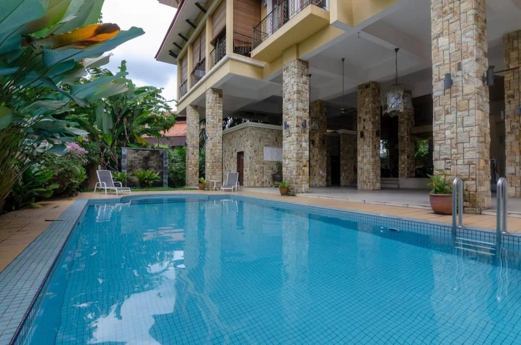Majoituspaikassa A Generous & Cozy 5BR Home in Ampang, FREE Parking tai sen lähellä sijaitseva uima-allas