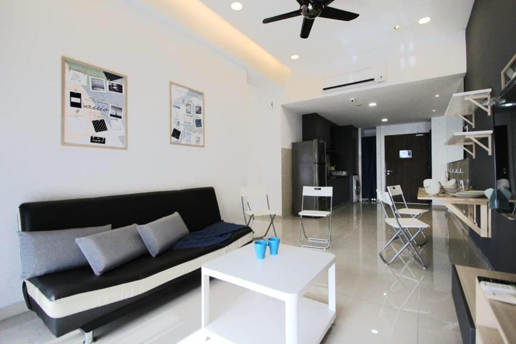 Posezení v ubytování Cozy, High-Floor 2BR Apt Near LEGOLAND
